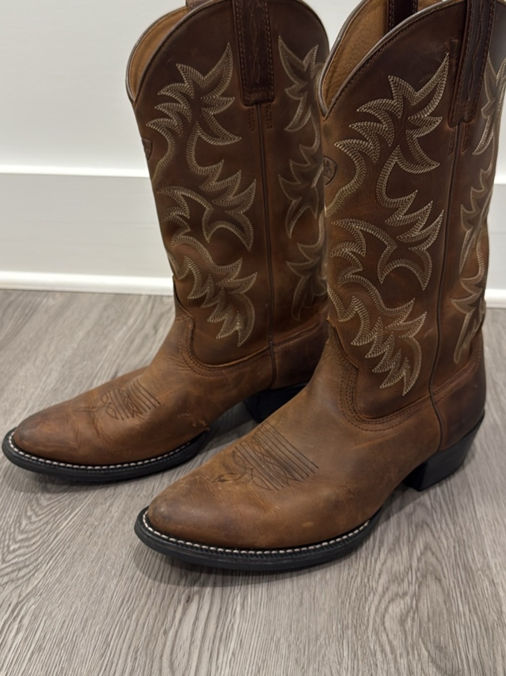 Ariat Brown Leather Western Cowboy Boots with Contrast Stitching